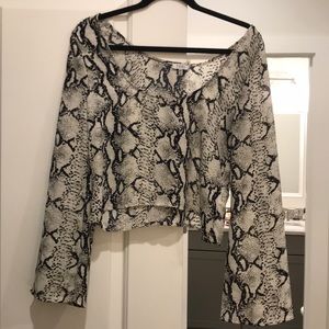 Snake skin crop top long sleeve